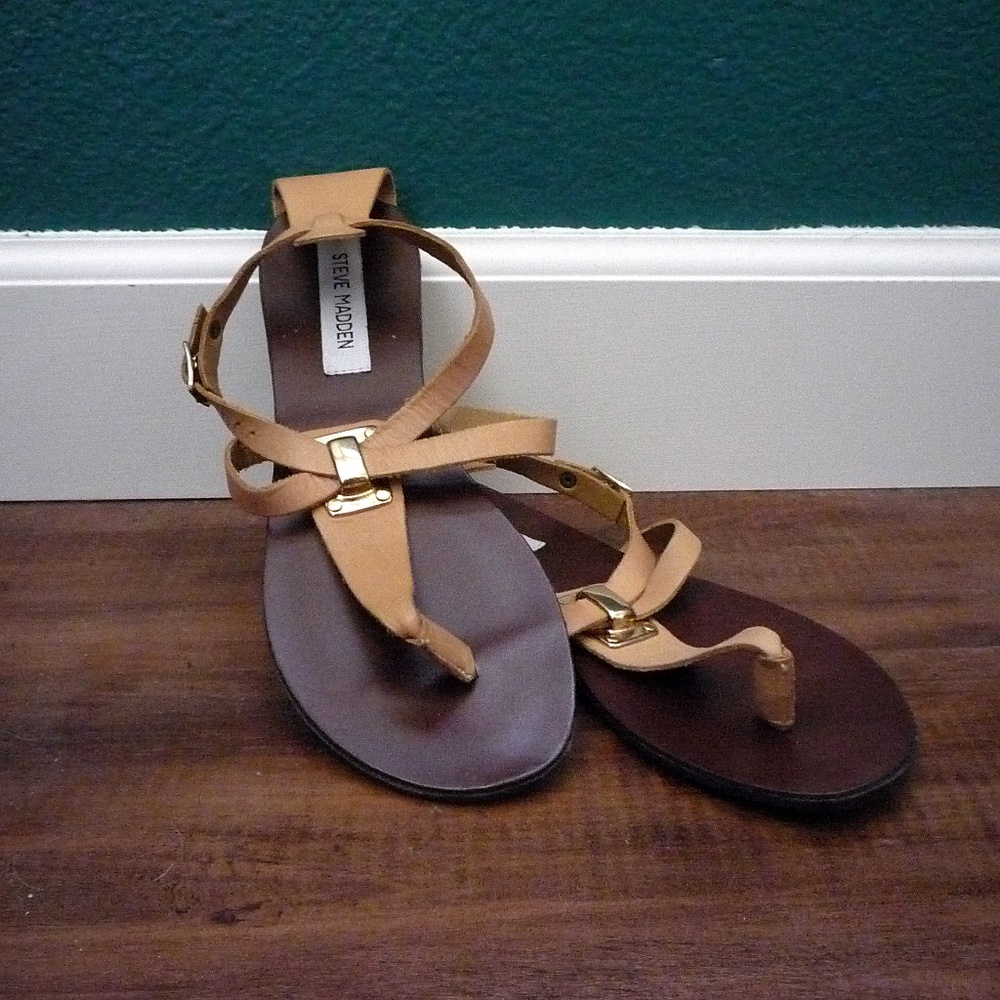 NWOB Steve Madden "Kween" Genuine Leather Sandals